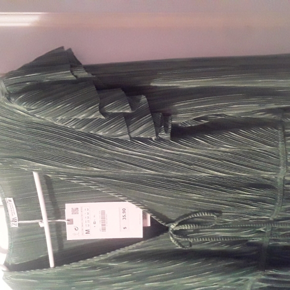 SALE. NWT Ladies Green Blouse WAS 24.00 NOW 19.00 - Picture 4 of 7